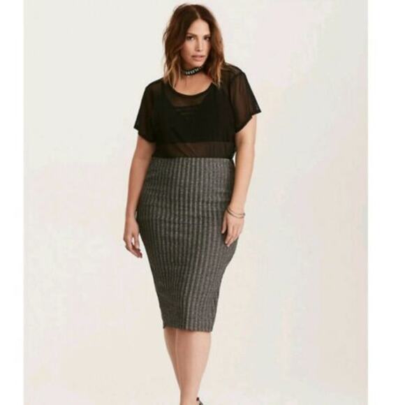 NWOT Torrid Ribbed Glitter Pencil Skirt Size 4X Silver Pull On Elastic Waist - Picture 1 of 7